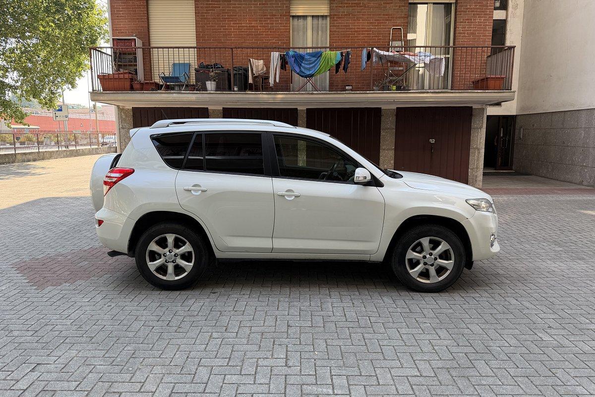 TOYOTA RAV4 2.2 D-4D 150 CV DPF Exclusive