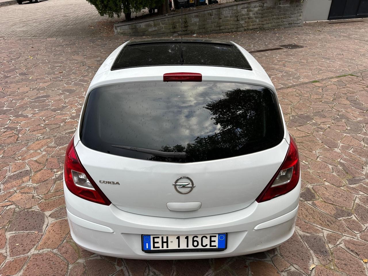 Opel Corsa 1.2 5 porte Cosmo NEOPATENTATI