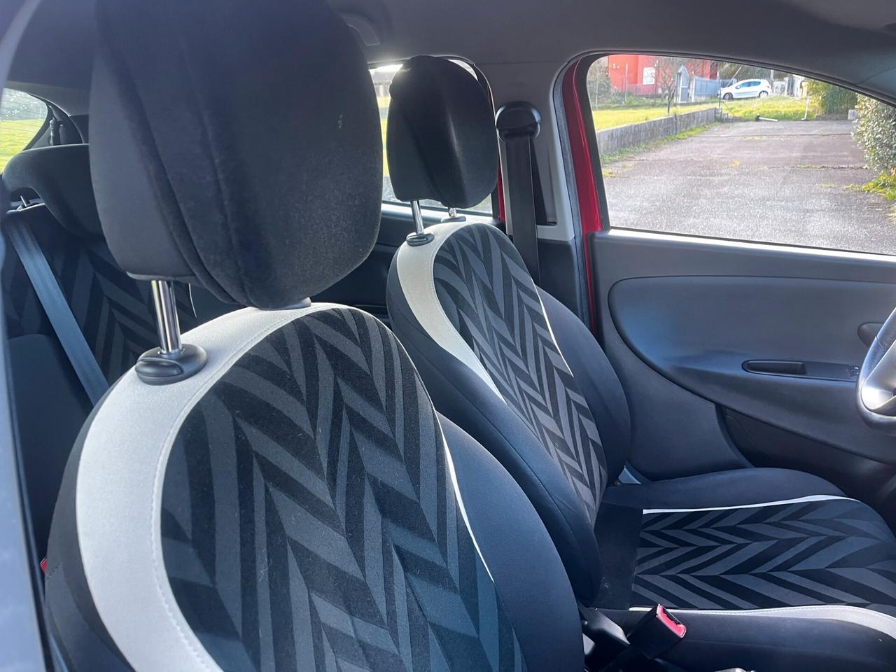 Lancia Ypsilon 1.2 69 CV 5 porte GPL Ecochic Silver