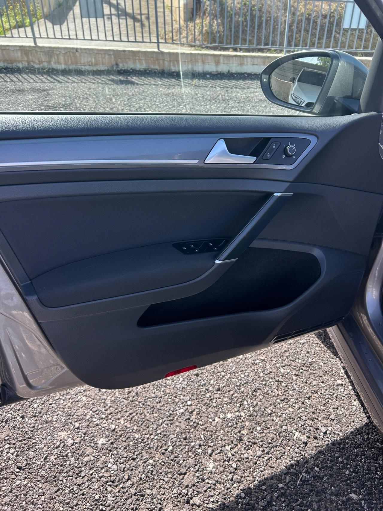 Volkswagen Golf 1.6 TDI 110 CV 5p. R-Line