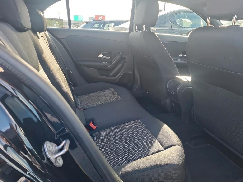 MERCEDES-BENZ A 180D 116CV AUTOMATIC BUSINESS SOLUTION ( NAVI PREMIUM - CRUISE - PARK ASSIST )