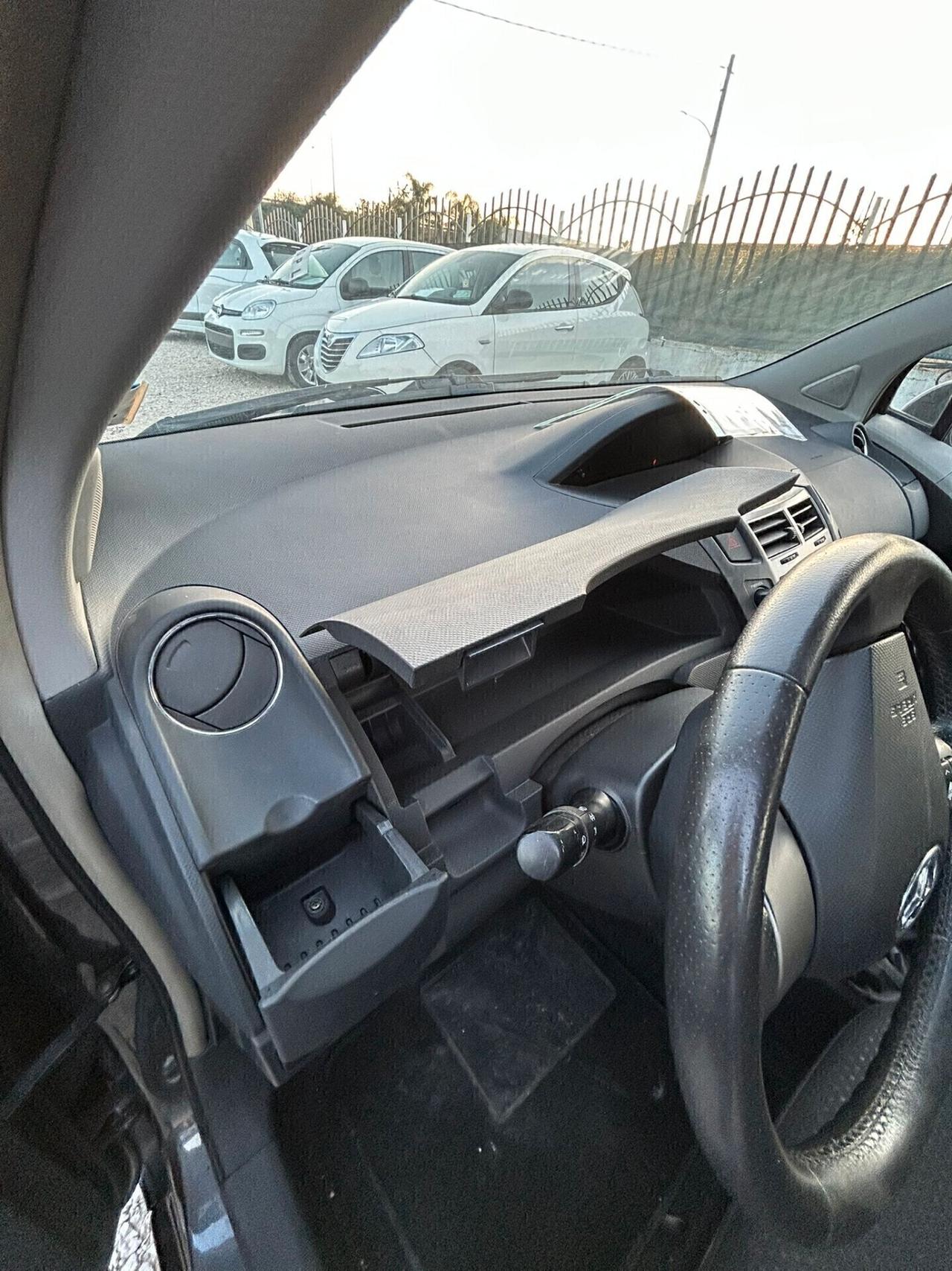 Toyota Yaris 1.3 5 porte Sol