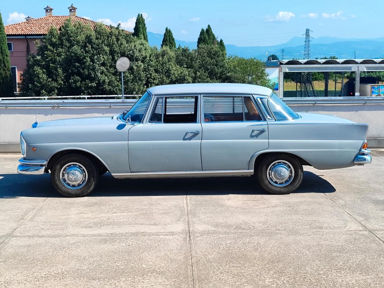 Mercedes-benz 220 S berlina