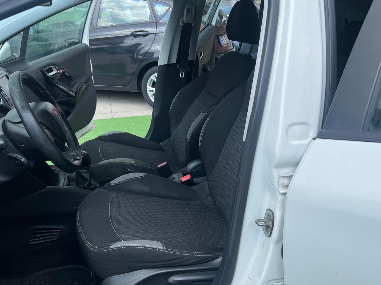 Peugeot 208 1.4 HDi 68 CV 5 porte Allure