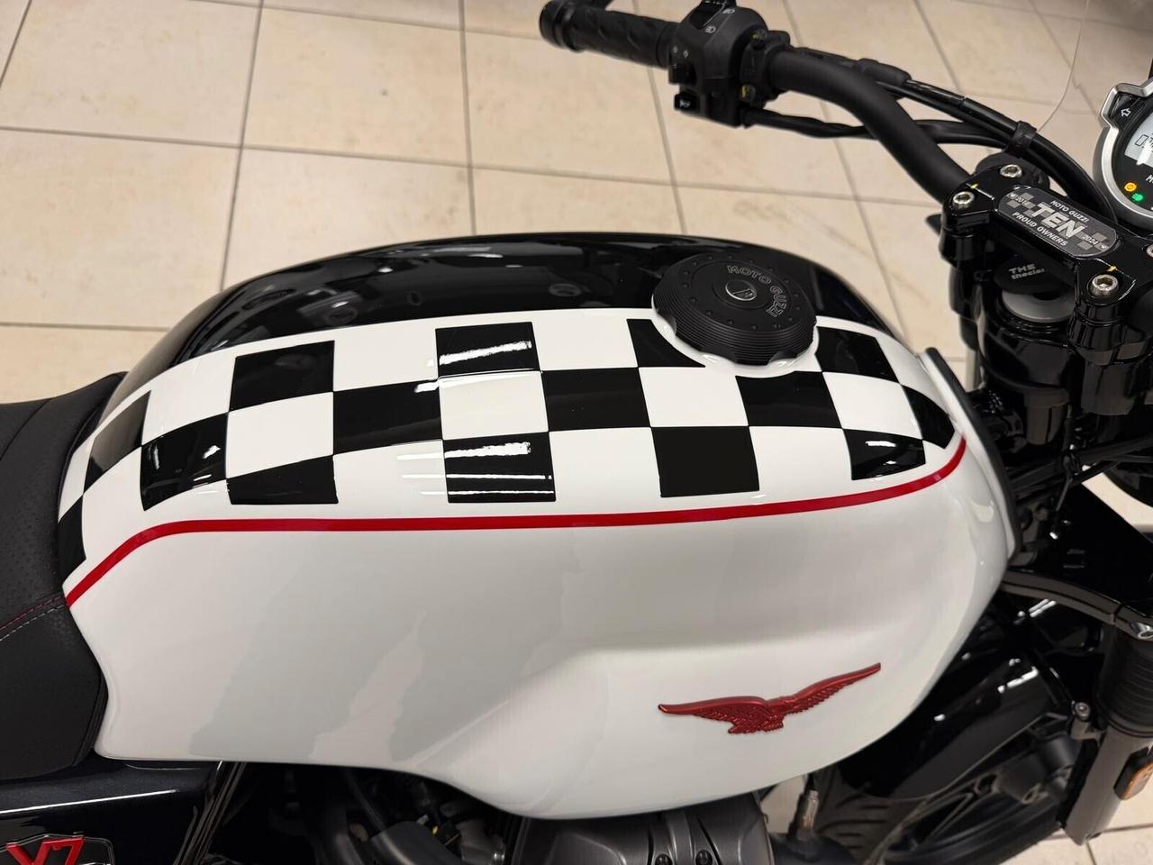 Moto Guzzi V7 STONE TEN