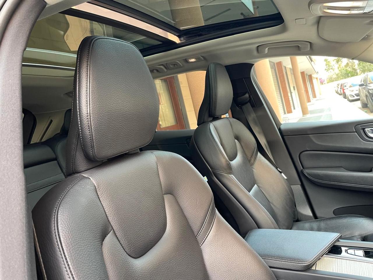 Volvo XC 60 B4 (d) 20d 197CV Aut. INSCRIPTION TETTO NAVY PELLE LED 19