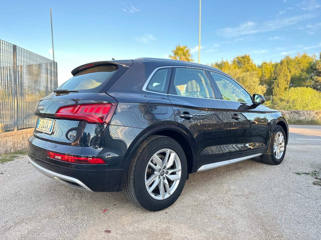 Audi Q5 2.0 TDI 150 CV Design-2017 LED/PELLE/18"