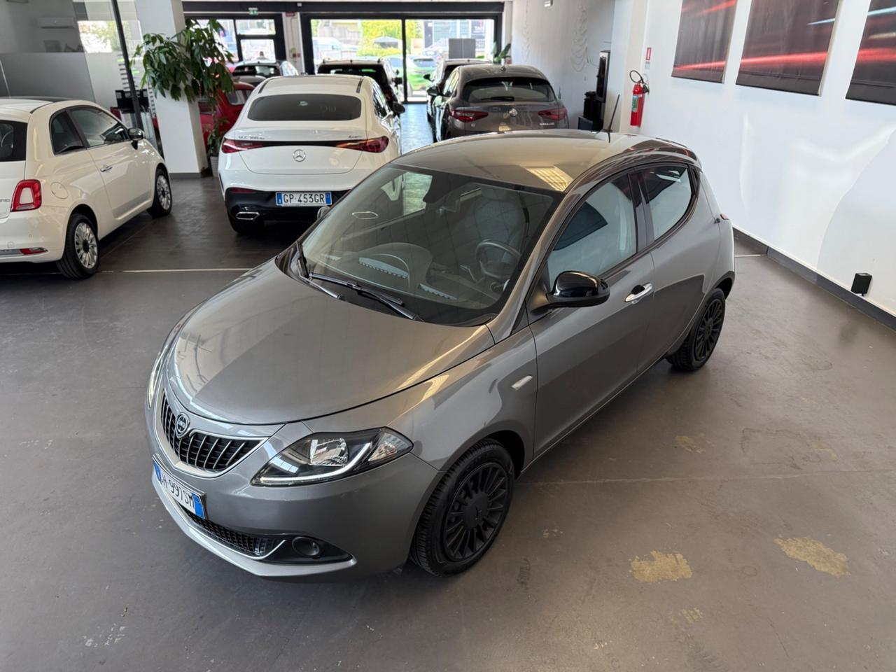 Lancia Ypsilon 1.0 FireFly 5 porte S&S Hybrid Ecochic Silver