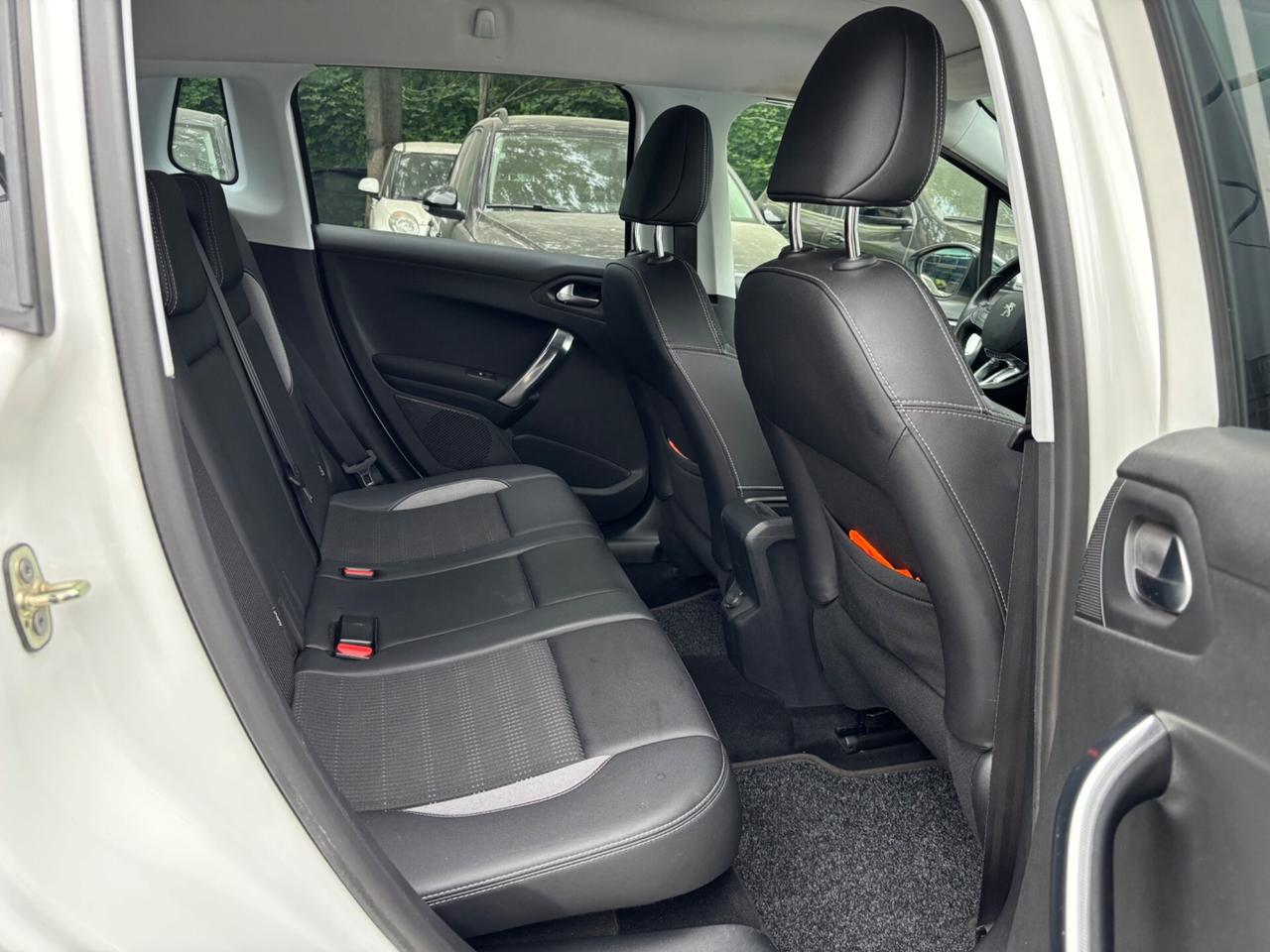 Peugeot 2008 1.6 hdi 92 CV Allure OK NEOPATENTATI