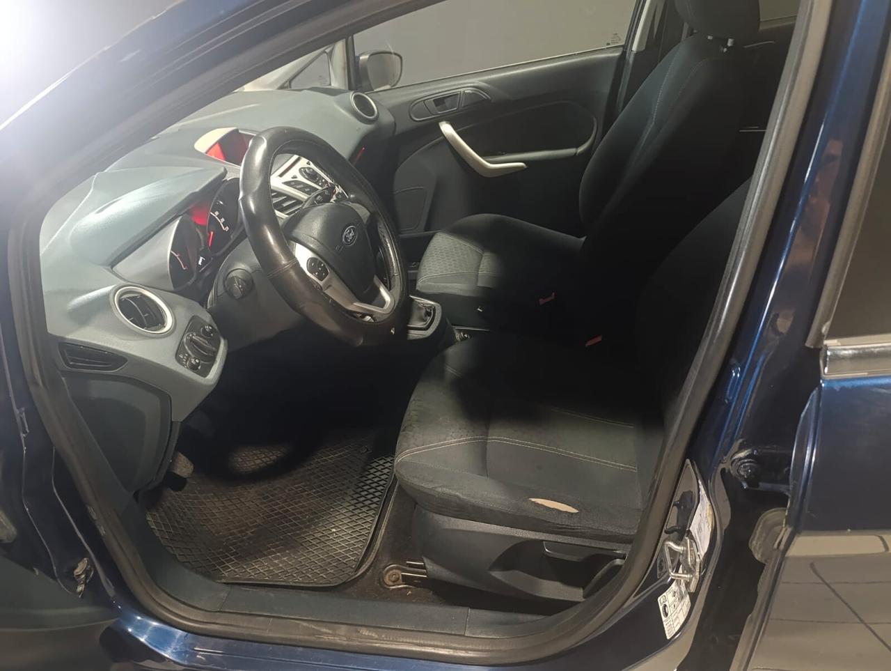 FORD FIESTA DEL 2011 1200 BENZINA ANCHE NEOPATENTATI