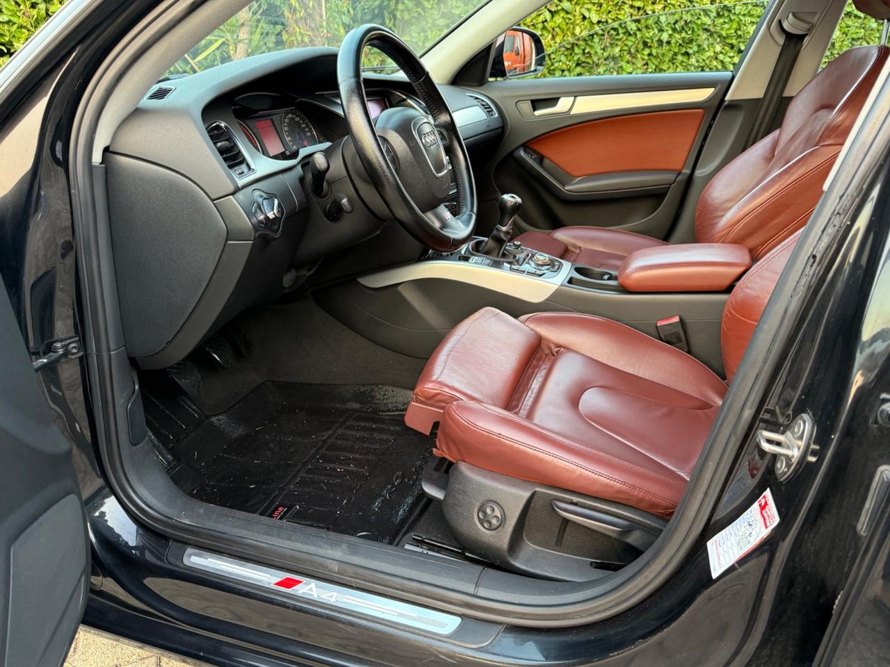 Audi A4 2.0 TDI 143CV S-LINE PELLE CERCHI R18
