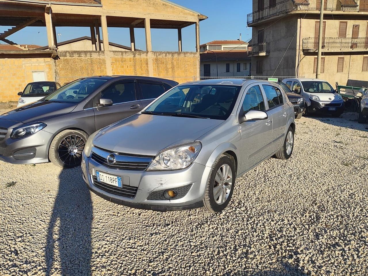 Opel Astra 1.7 CDTI 110CV 5 porte Enjoy