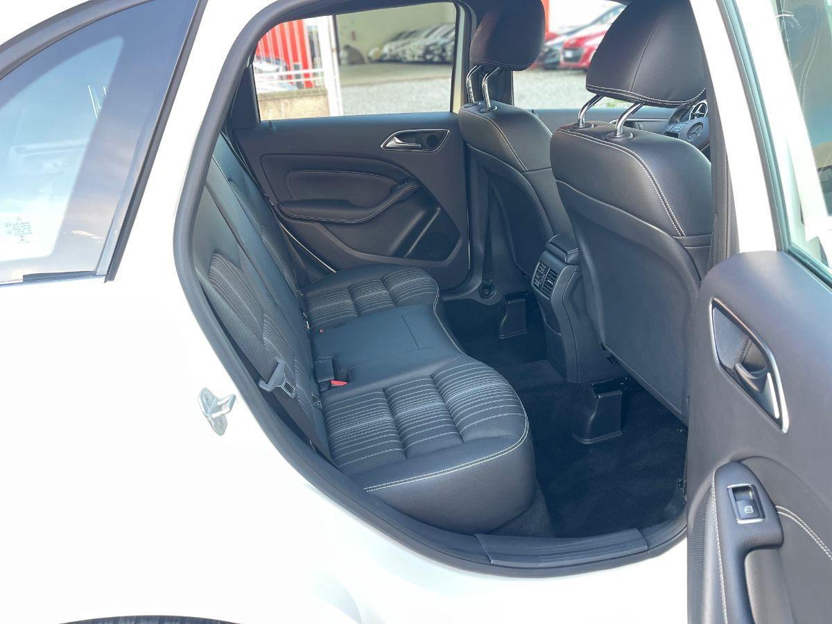 MERCEDES - Classe B - 180 Premium