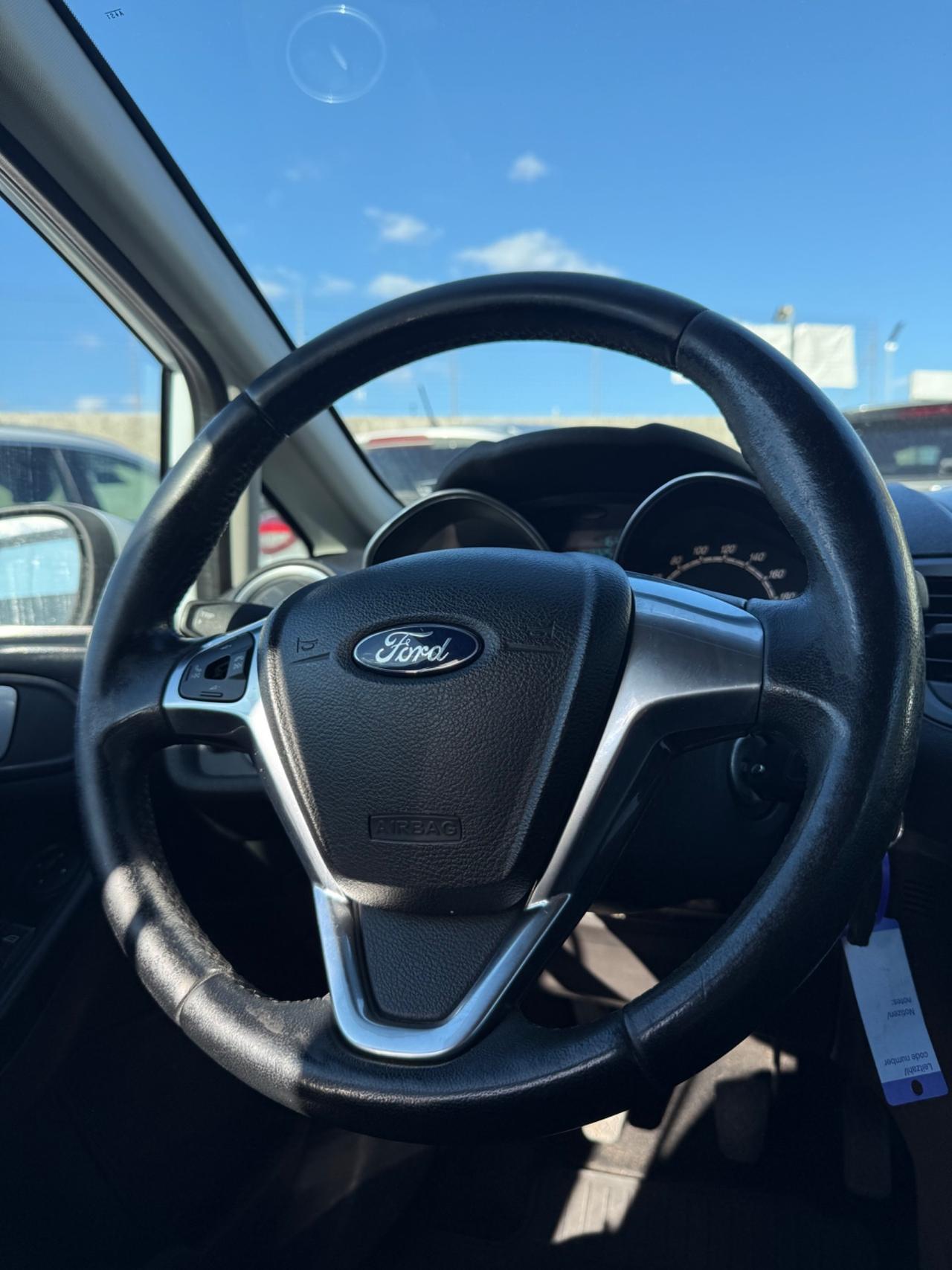 Ford Fiesta 1.4 5 porte GPL Business,Bluetooth,Clima,comandi al volante,ecc.