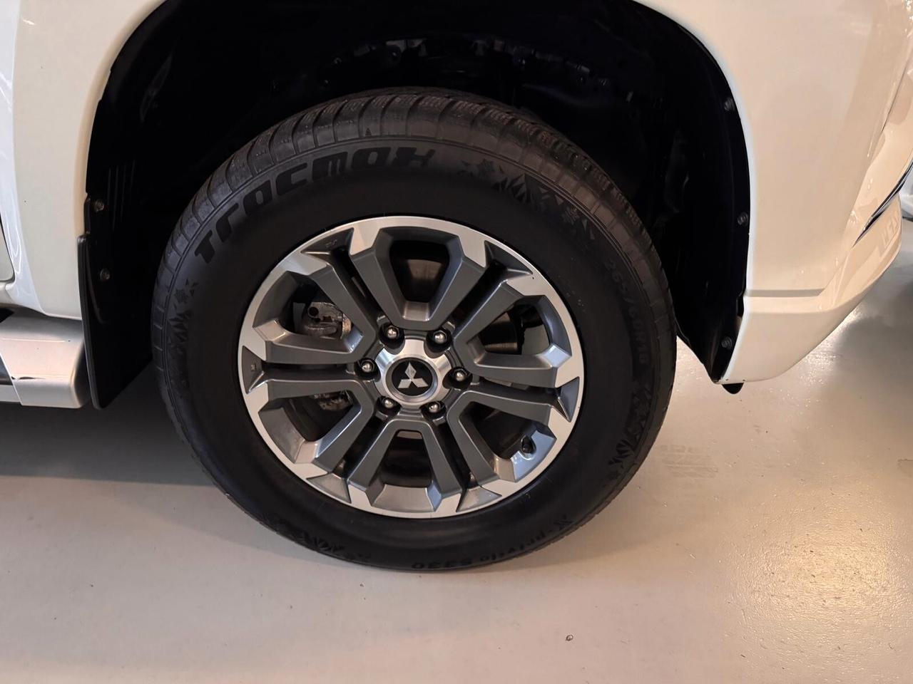 Mitsubishi L200 4x4 automatico gancio traino