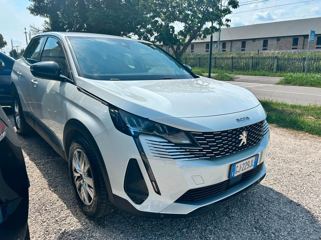 Peugeot 3008 BlueHDi 130 S&S EAT8 Active Pack