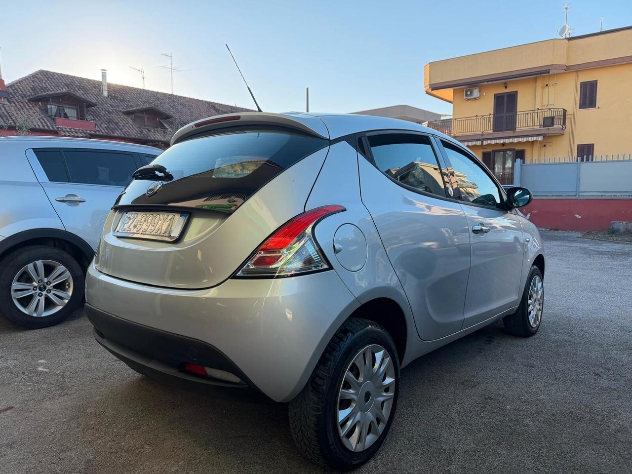 Lancia Ypsilon 0.9 TwinAir 85 CV 5 porte Metano Ecochic Elle