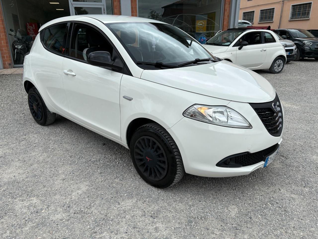 Lancia Ypsilon 0.9 TwinAir 85 CV Metano