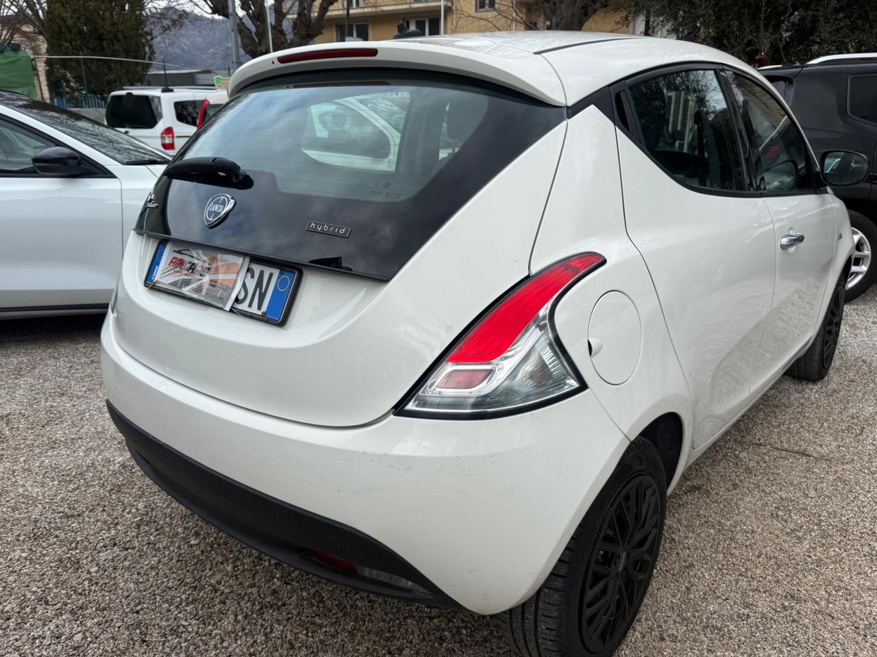 Lancia Ypsilon 1.0 FireFly 5 porte S&S Hybrid Ecochic Silver