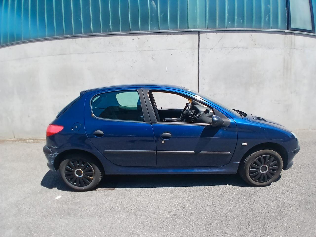 Peugeot 206 1.1 5p. XR