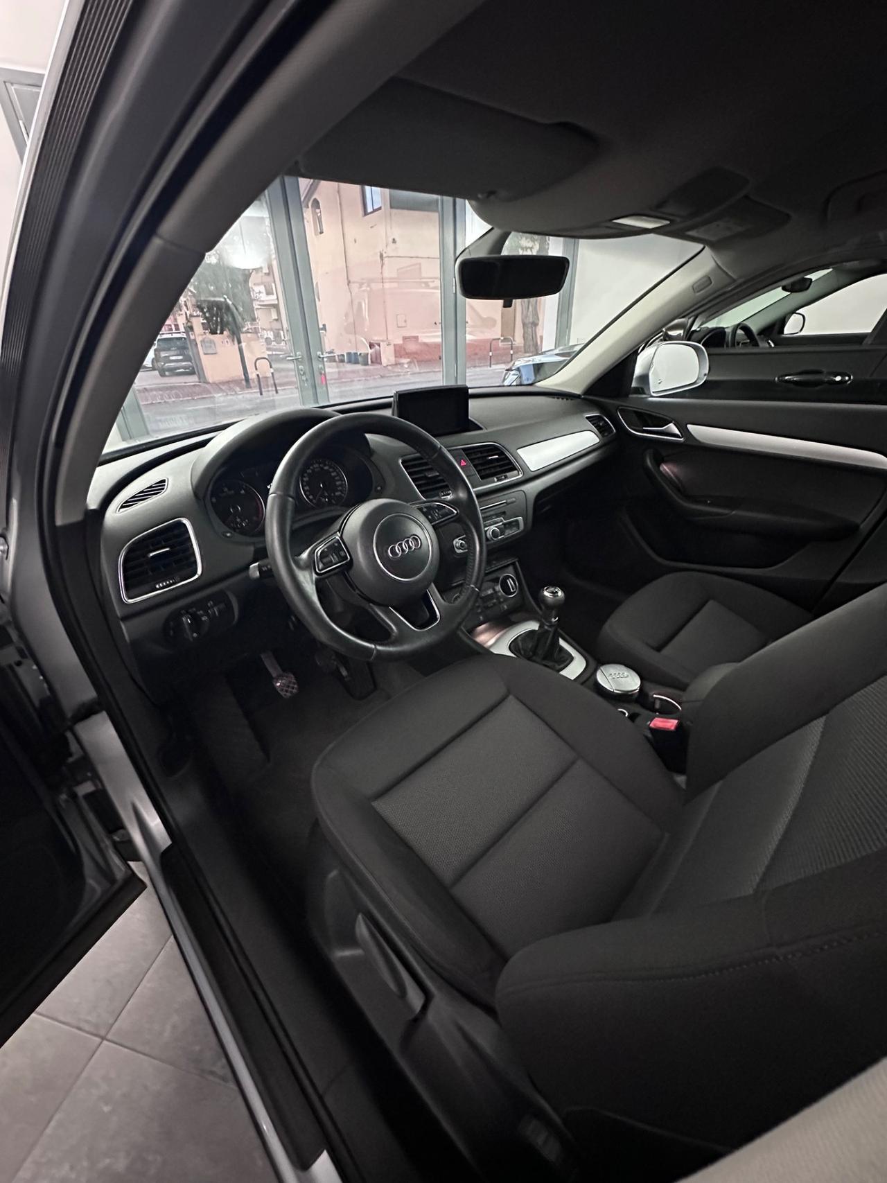 Audi Q3 2.0 TDI 120 CV Business