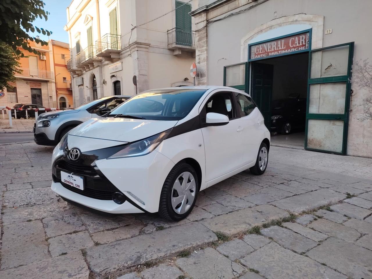 Toyota Aygo 1.0 VVT-i 69 CV 5 porte x-play TSS