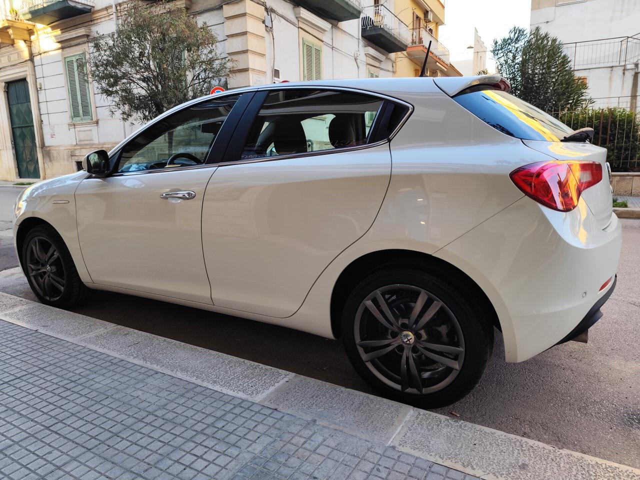 Alfa Romeo Giulietta 1.6 JTDm-2 105CV Distinctive