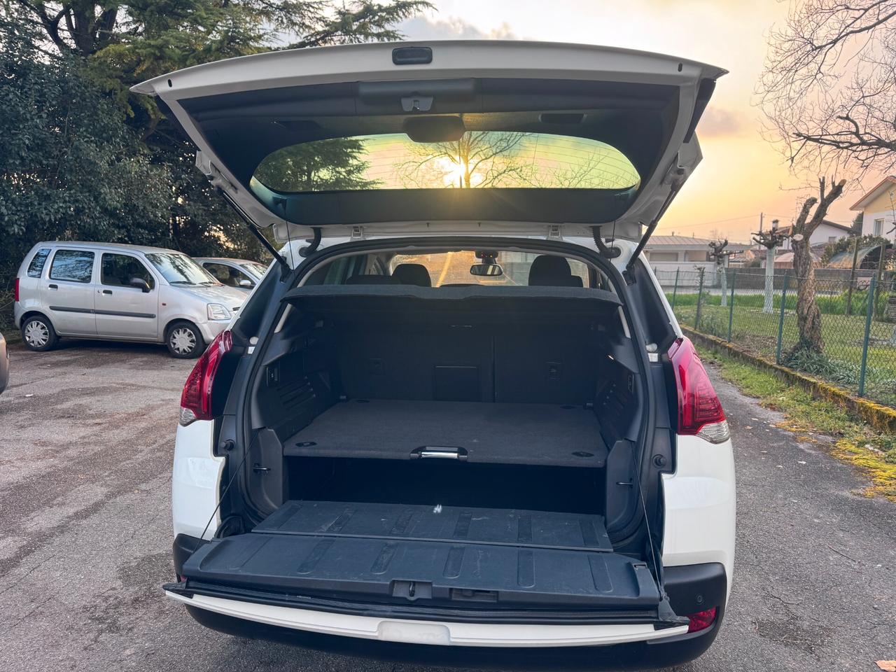 Peugeot 3008 1.6 HDi 115CV Business