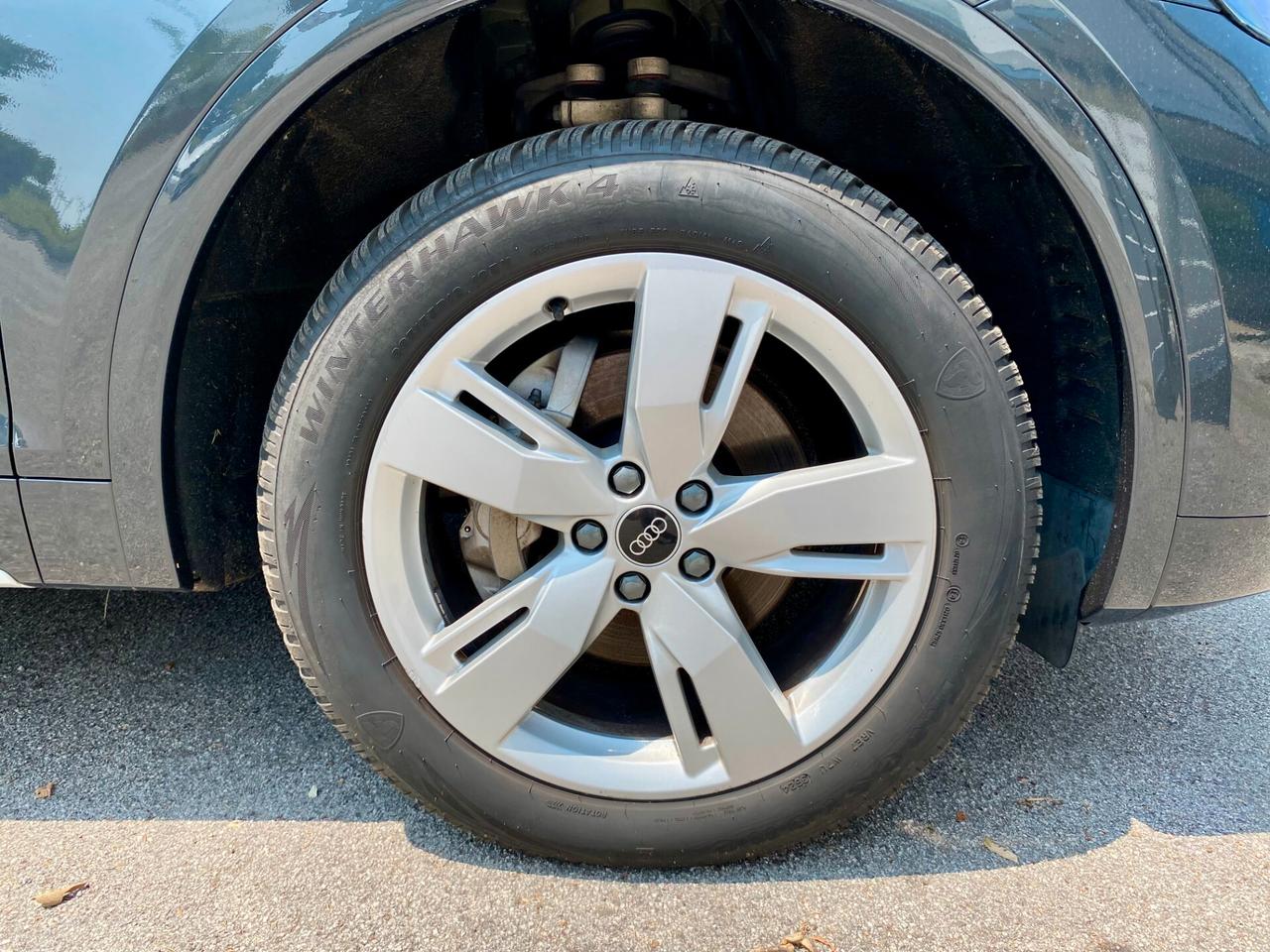 Audi Q5 40 2.0 tdi mhev 12V quattro s-tronic 204cv FARI MATRIX