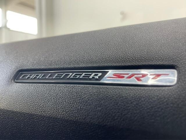 Dodge Challenger 6.4 v8 srt