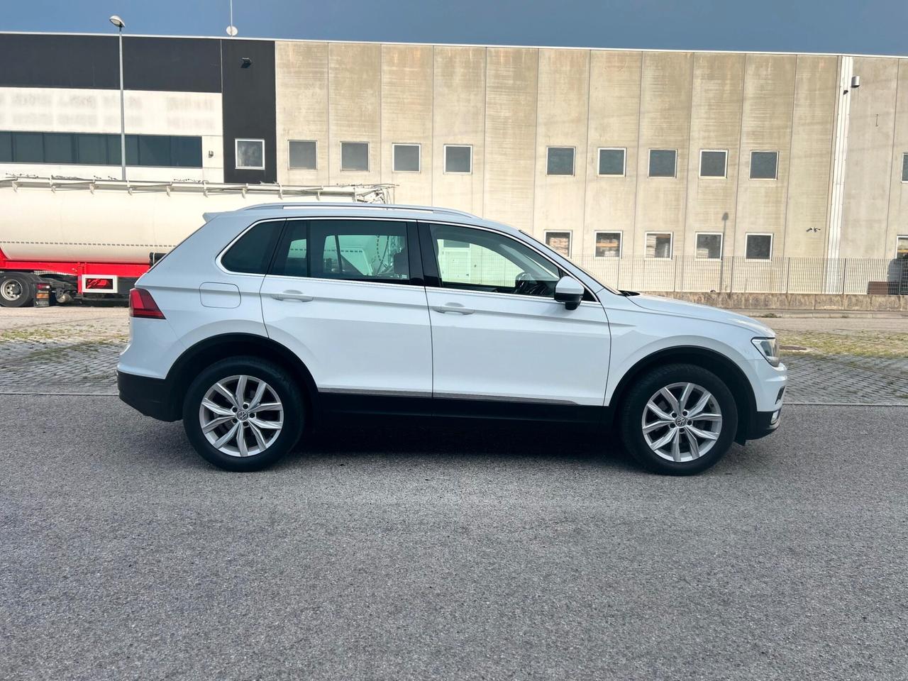 Volkswagen Tiguan 2.0 TDI SCR DSG 4MOTION Business BMT