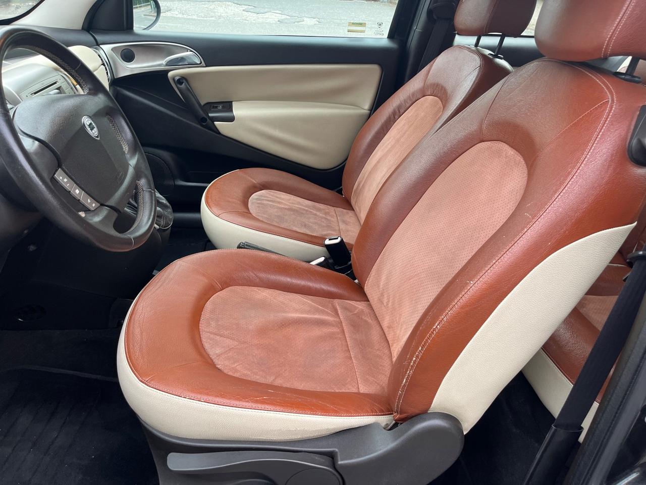 Lancia Ypsilon 1.4 16V Sport MomoDesign