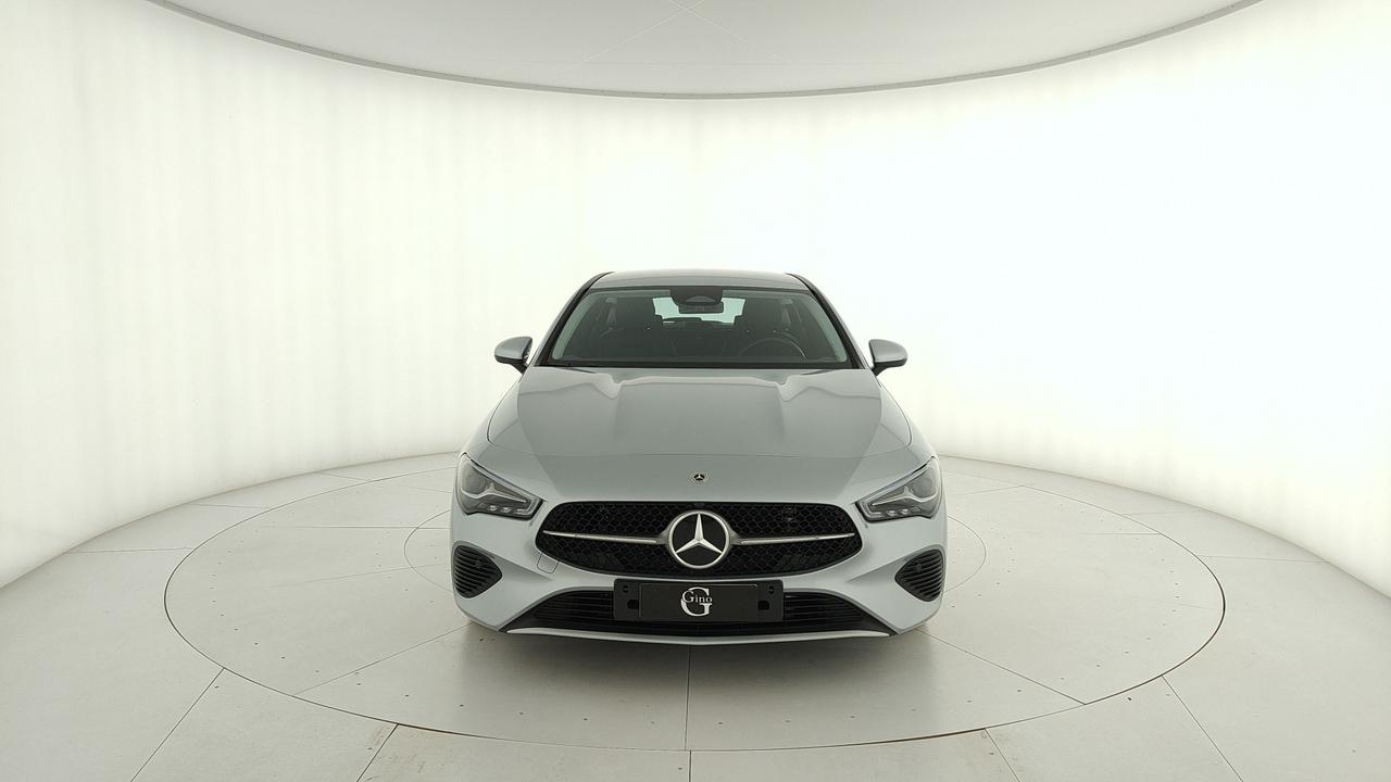 Mercedes-Benz CLA Shooting Brake 180 d Advanced auto