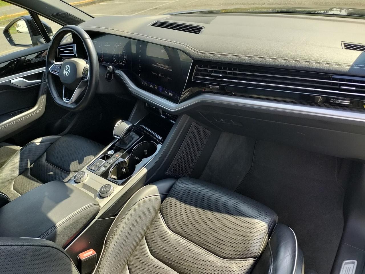 VOLKSWAGEN Touareg 3.0 V6 tdi Elegance 286cv tiptronic