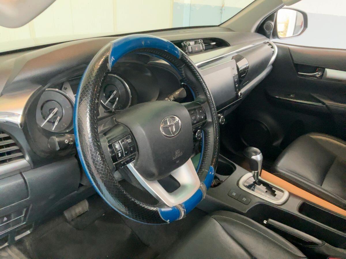 Toyota Hilux 2.8 D-4D Double Cab Executive 4x4 — 204 CV | 01/2021 | 222.400 km