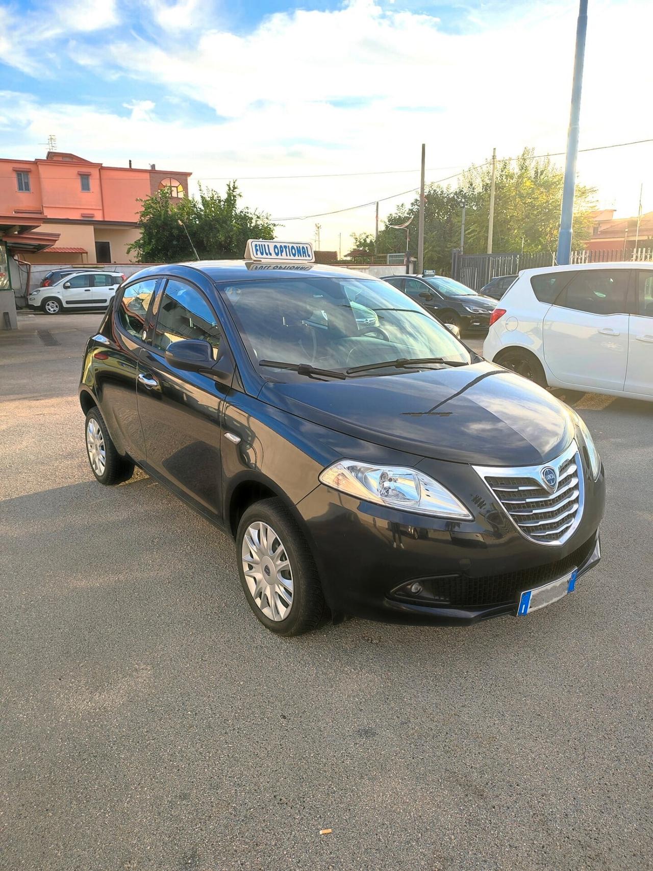 Lancia Ypsilon 0.9 TwinAir 85 CV 5 porte Metano Ecochic Silver