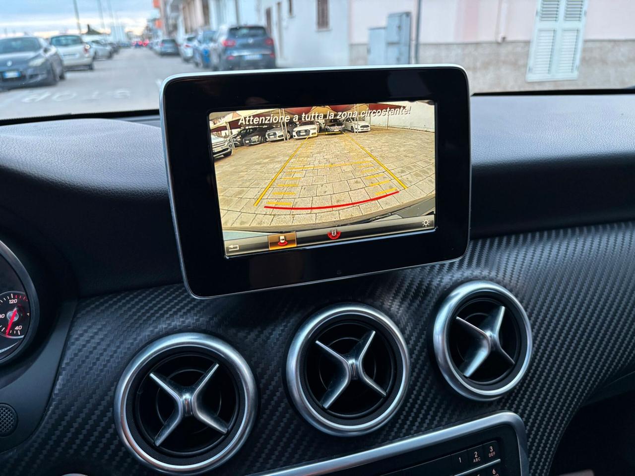 Mercedes A180d Premium Dark Night - 11/2016