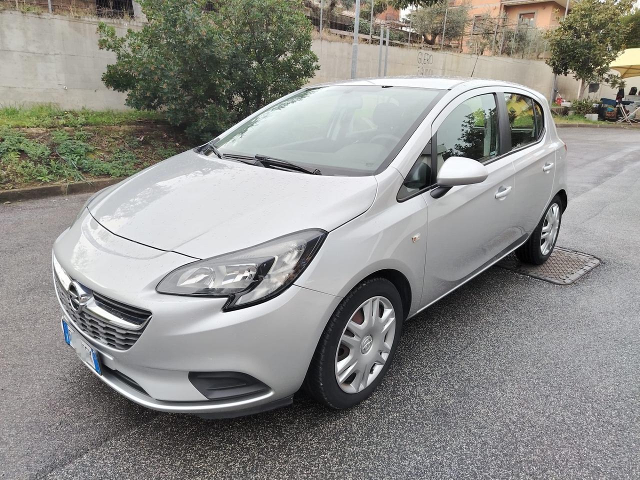 Opel Corsa 1.2 5 porte per NEOPATENTATI