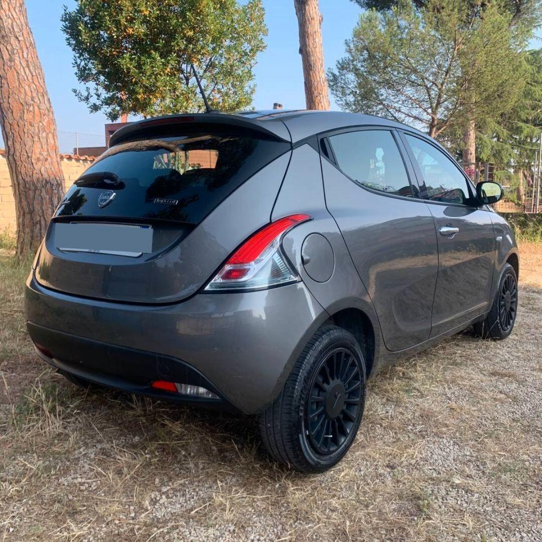 Lancia Ypsilon 1.0 FireFly 5 porte S&S Hybrid Silver UNIPRO.