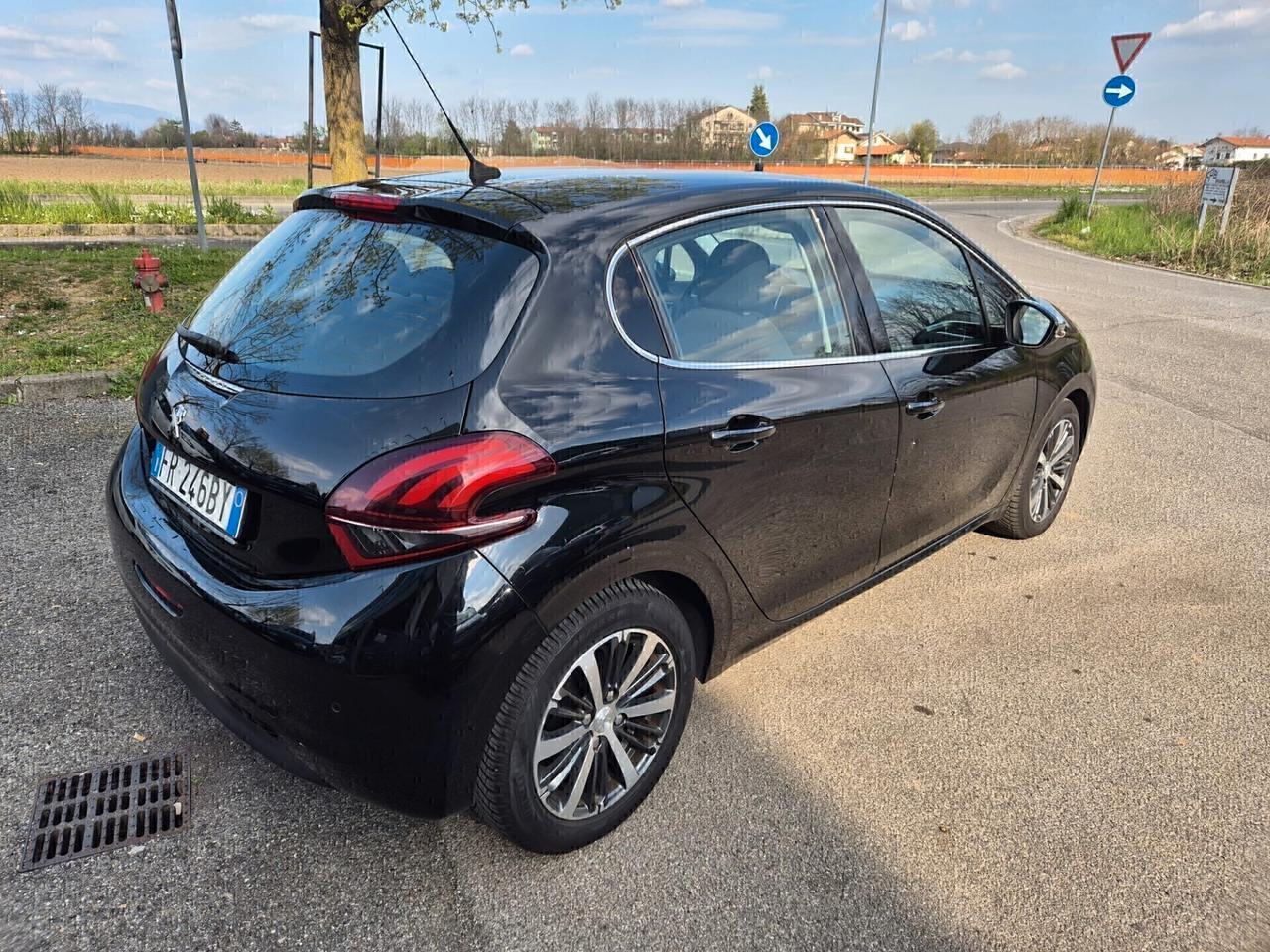 Peugeot 208 PureTech 82 5 porte Allure