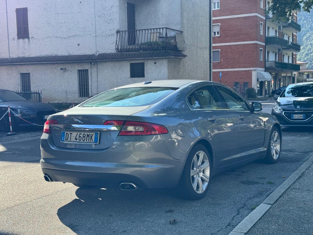 Jaguar XF 2.7D V6 Premium Luxury