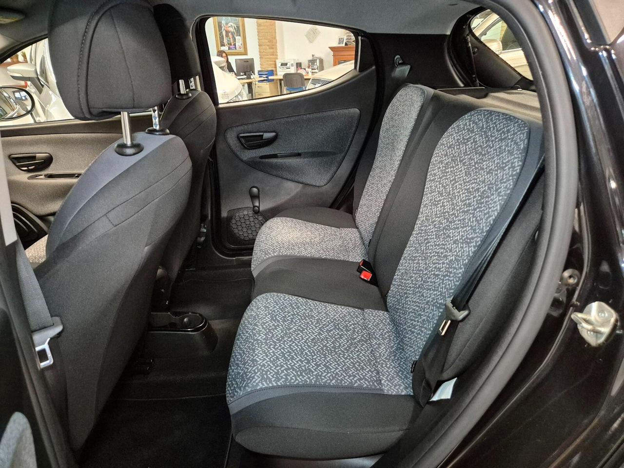 Lancia Ypsilon 1.0 FireFly 5 porte S&S Hybrid Silver