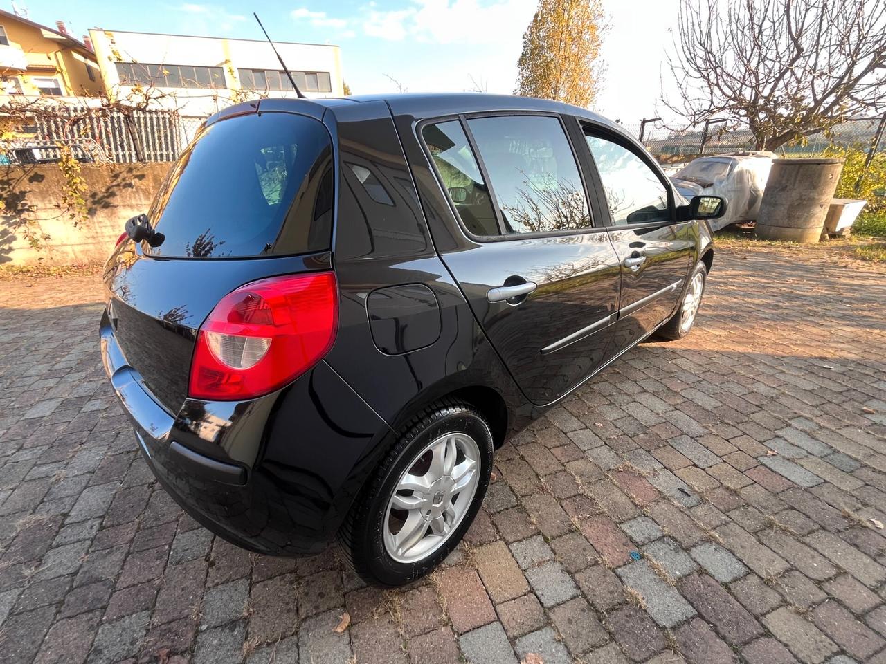 Renault Clio 1.2 16V 5 porte Le Iene
