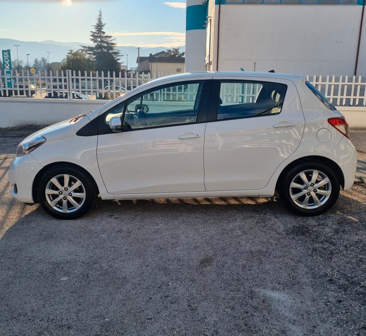 Toyota Yaris 1.0 5 porte Active