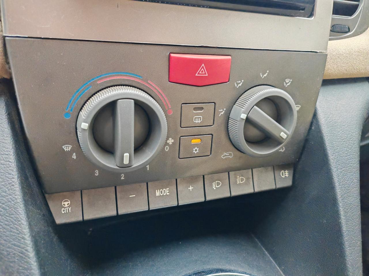 Lancia Ypsilon 1.3 diesel 02/2006 cv70