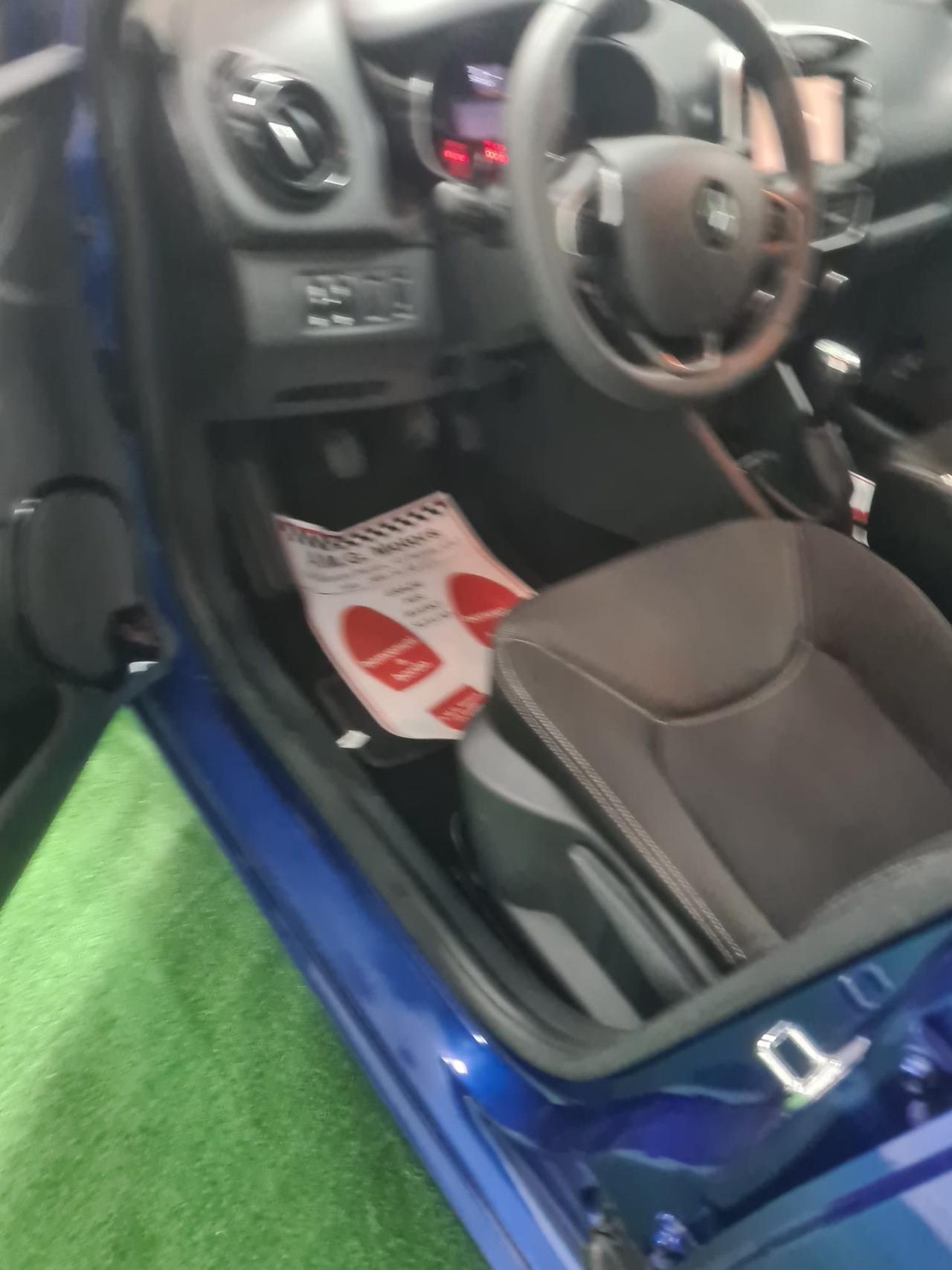 Renault Clio dCi 8V 75 CV 5 porte Moschino Intens