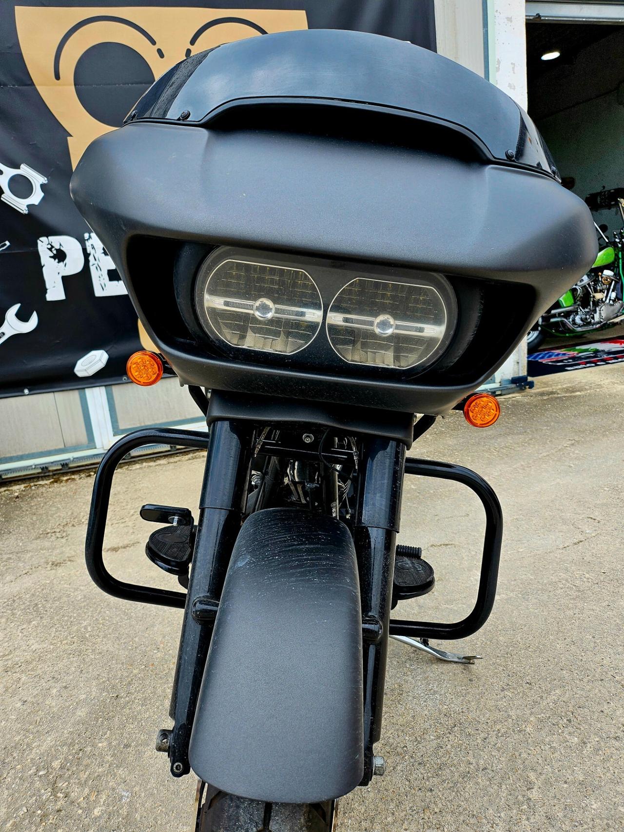 HARLEY-DAVIDSON ROAD GLIDE 114