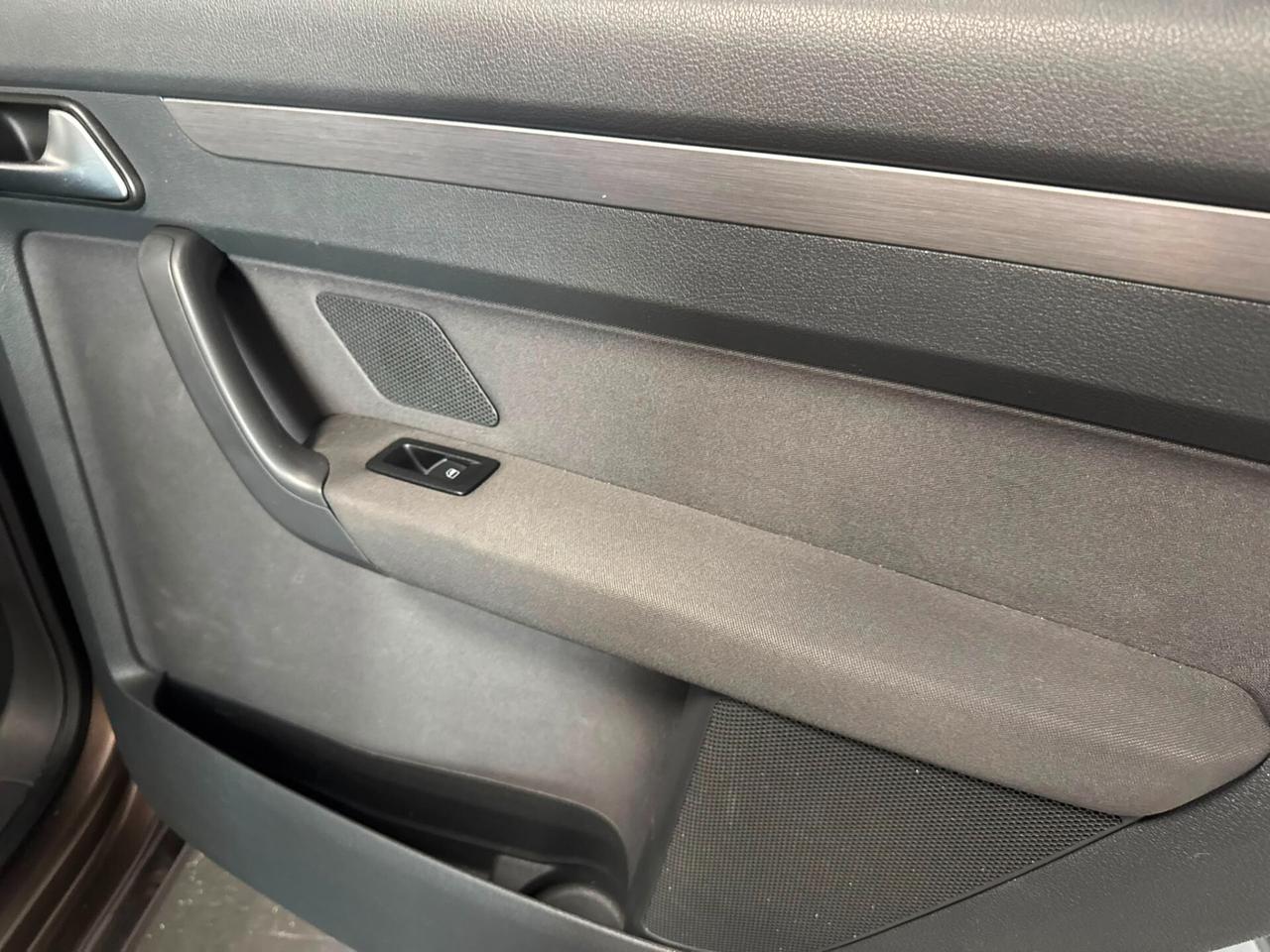 Volkswagen Touran Business 1.6 TDI DSG Comfortline