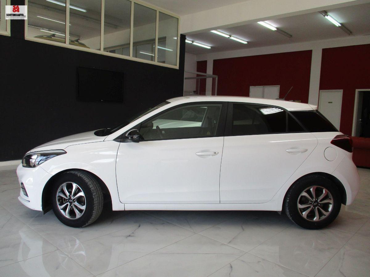 HYUNDAI i20 1.2 5p. Connectline-2020 KM60000