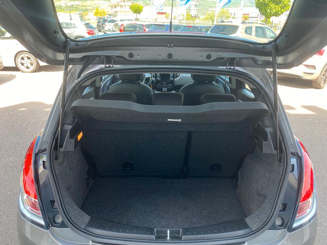 Lancia Ypsilon 1.2 69 CV 5 porte S&S Gold
